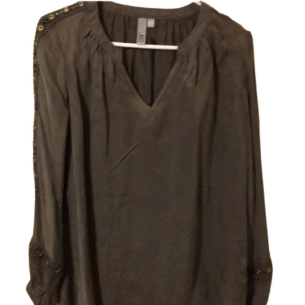 Kut from the Kloth women’s olive green top size s